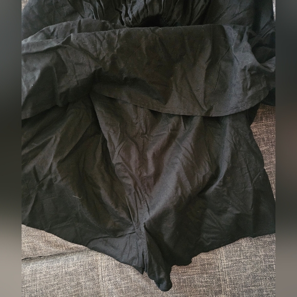 NWT - Abercrombie & Fitch V-Neck Flowy Mini Skort. Medium. 17ptp - Picture 6 of 14